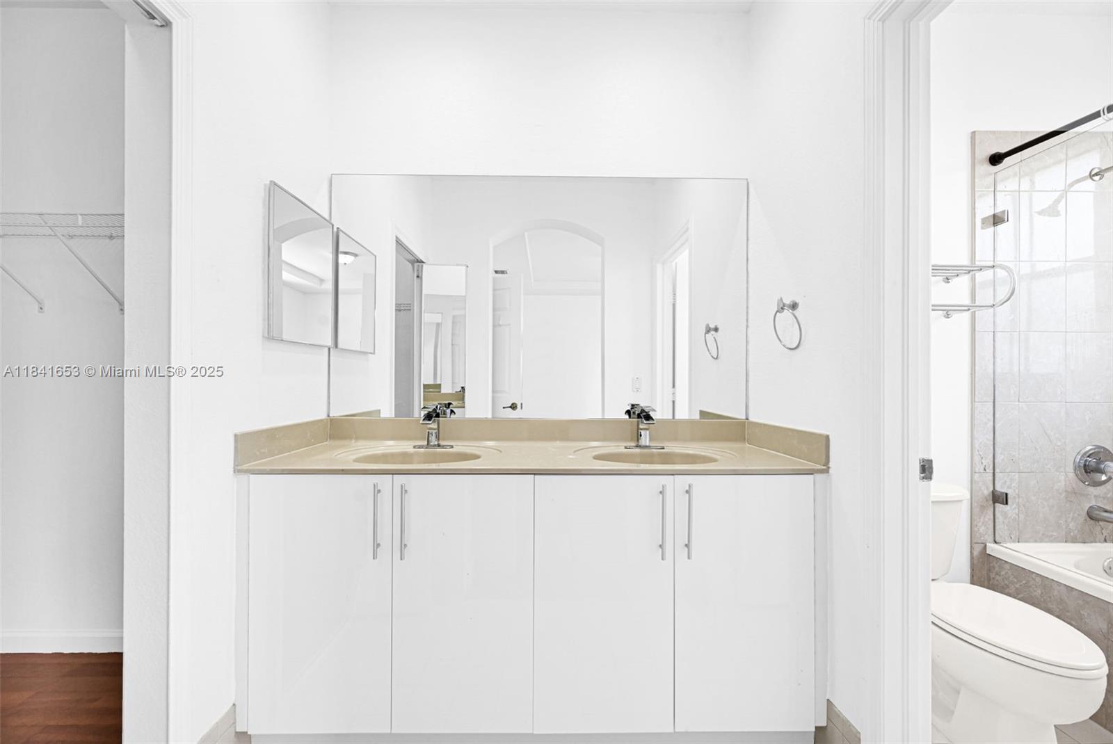 Three Lakes Miami, FL 33186 - Photo 39 of 54