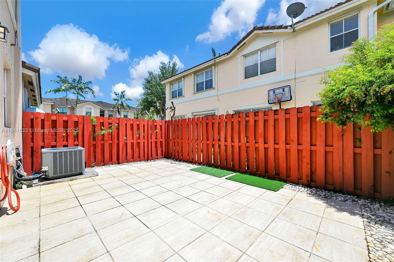 Three Lakes Miami, FL 33186 - Photo 4 of 54