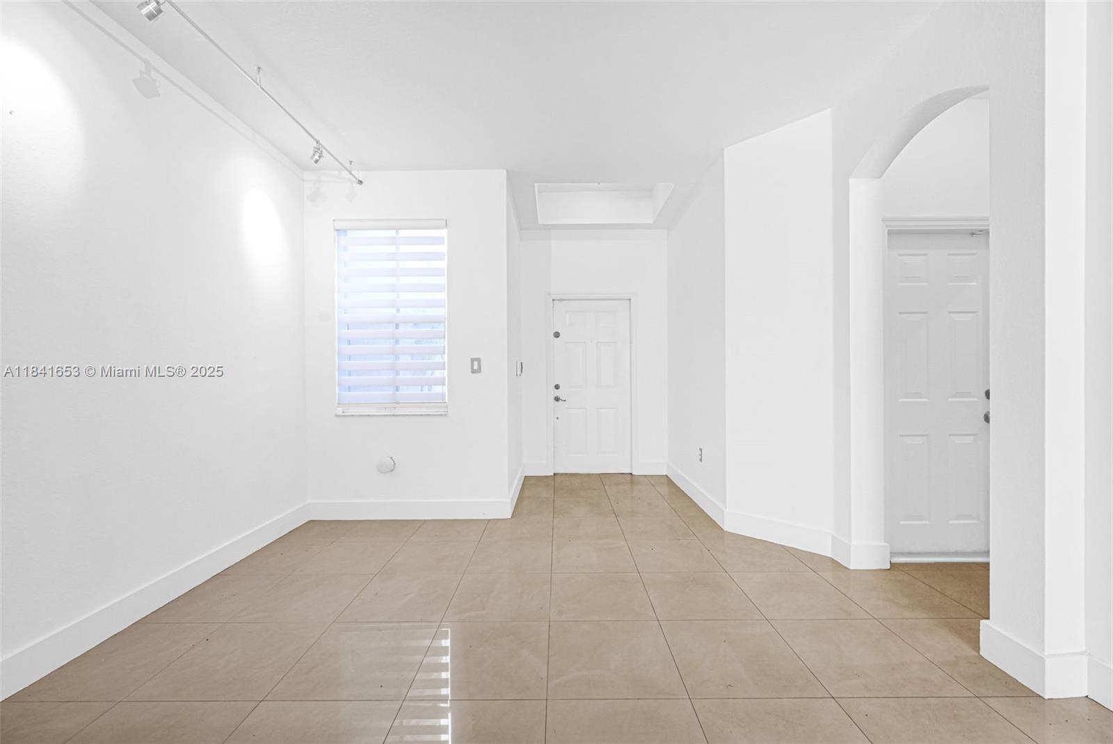 Three Lakes Miami, FL 33186 - Photo 8 of 54