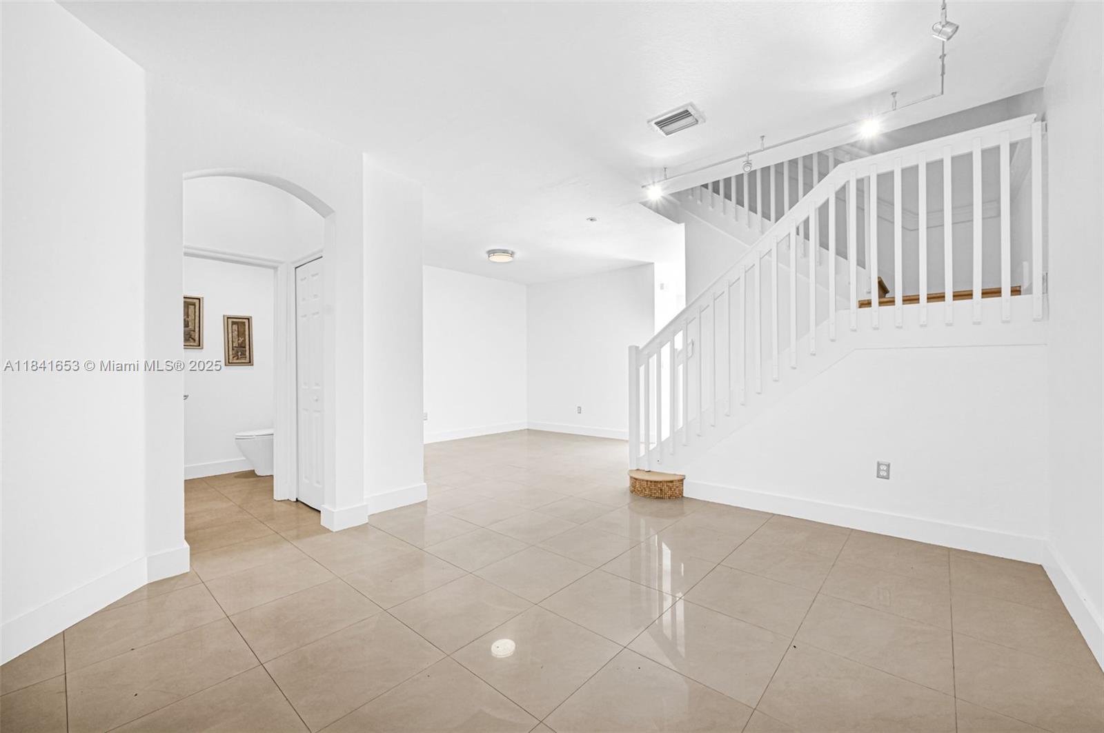 Three Lakes Miami, FL 33186 - Photo 10 of 54