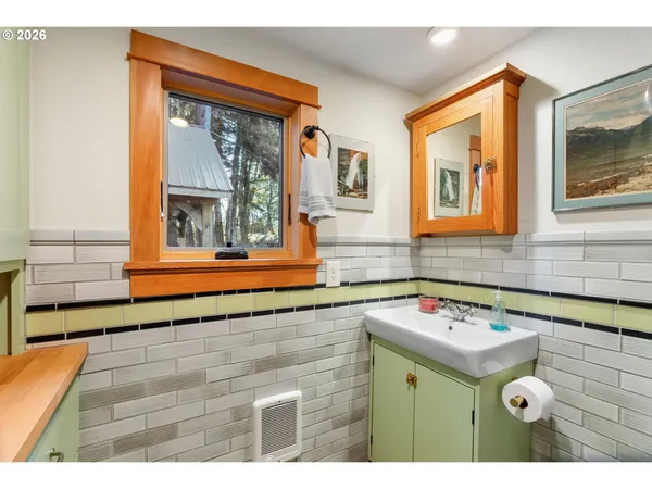 $699,000 | 32 Hamilton Avenue, Underwood, WA 98651