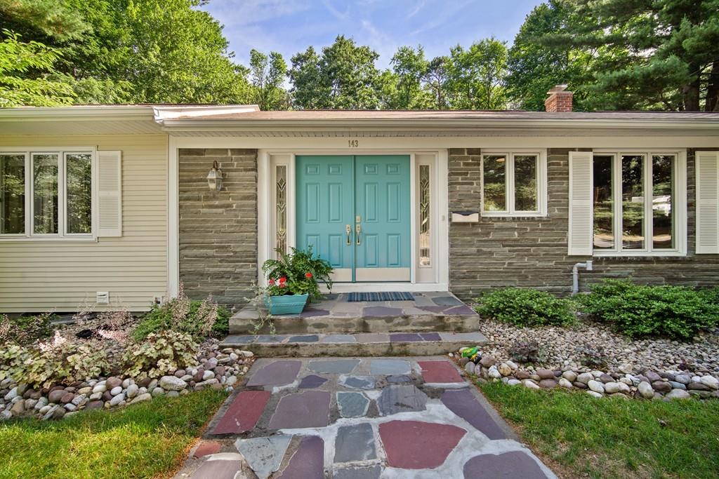 143 Inverness Lane Longmeadow, MA 01106 - Photo 3 of 32 Gallery Image 3