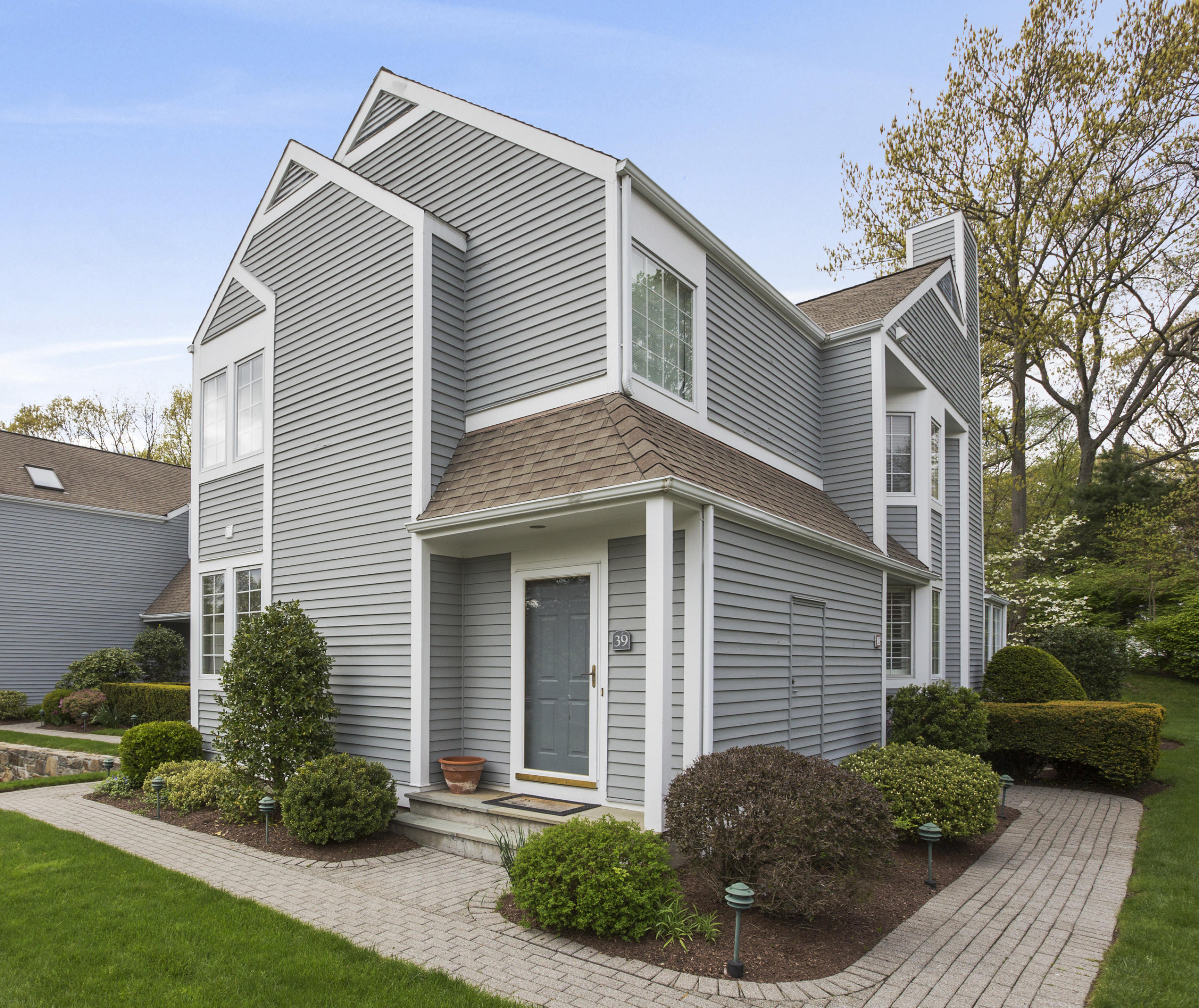 39 Hale Lane Darien, CT 06820 - Photo 15 of 19 a front view of a house with garden