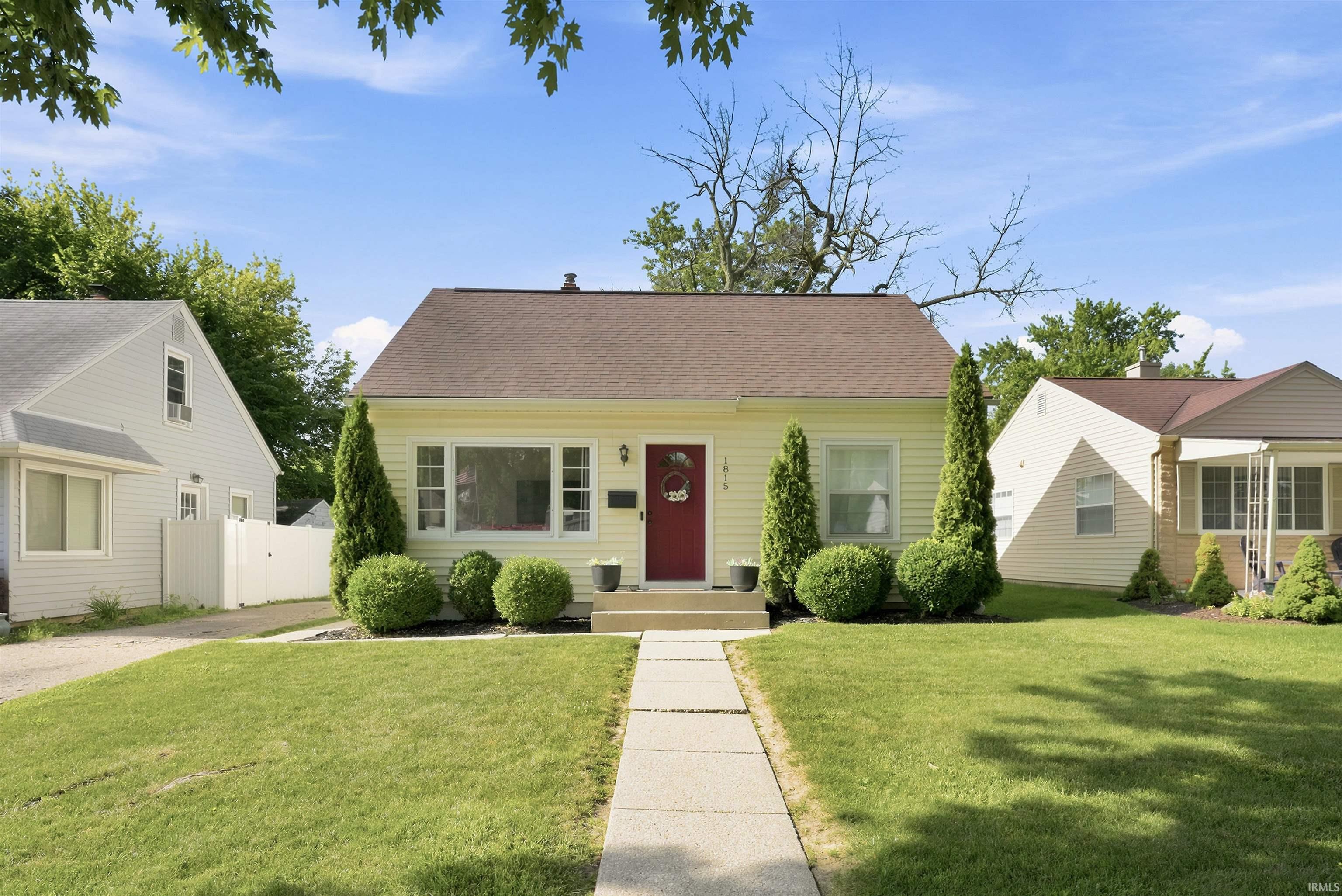 1815 Cherokee Road Fort Wayne, IN 46808 - Photo 1 of 15