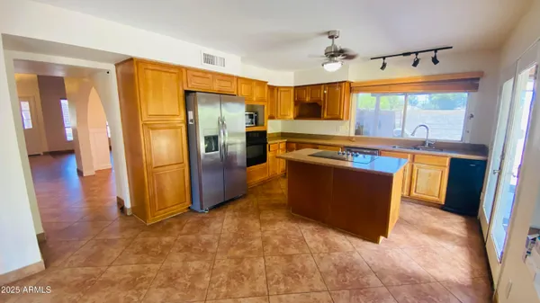 $2,300 | 4930 West Torrey Pines Circle, Glendale, AZ 85308