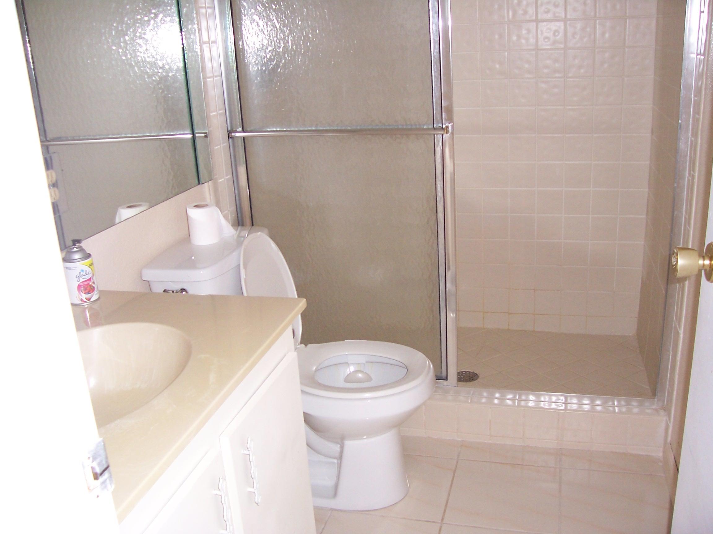 872 Southwest 9th St Circle, Unit 203 Boca Raton, FL 33486 - Photo 13 of 15 812-203 M. Bath (3)