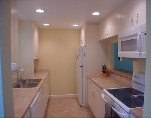 872 Southwest 9th St Circle, Unit 203 Boca Raton, FL 33486 - Photo 15 of 15 872-203Kitchen New