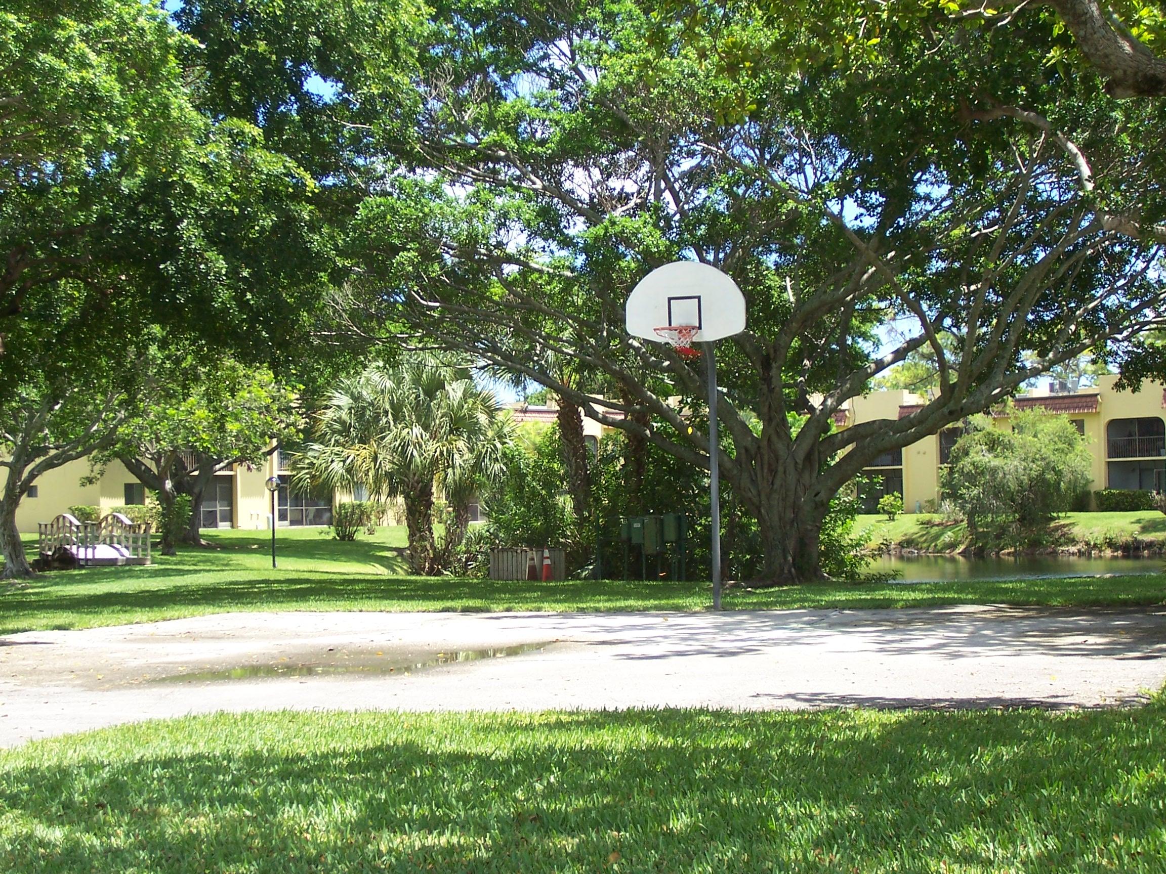 872 Southwest 9th St Circle, Unit 203 Boca Raton, FL 33486 - Photo 2 of 15 BASKETBALL CT