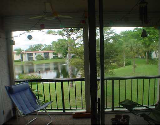 872 Southwest 9th St Circle, Unit 203 Boca Raton, FL 33486 - Photo 9 of 15 872-203Patio