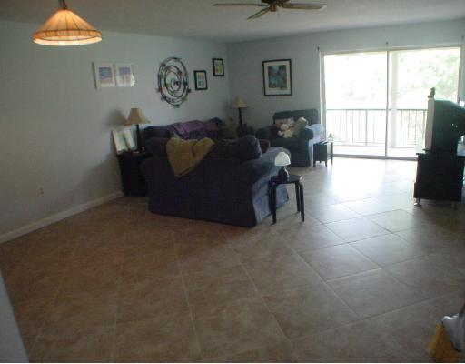 872 Southwest 9th St Circle, Unit 203 Boca Raton, FL 33486 - Photo 10 of 15 872-203Living Room