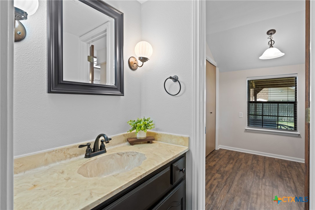 1903 North Harding Avenue Cameron, TX 76520 - Photo 20 of 44 Main Level Half Bathroom
