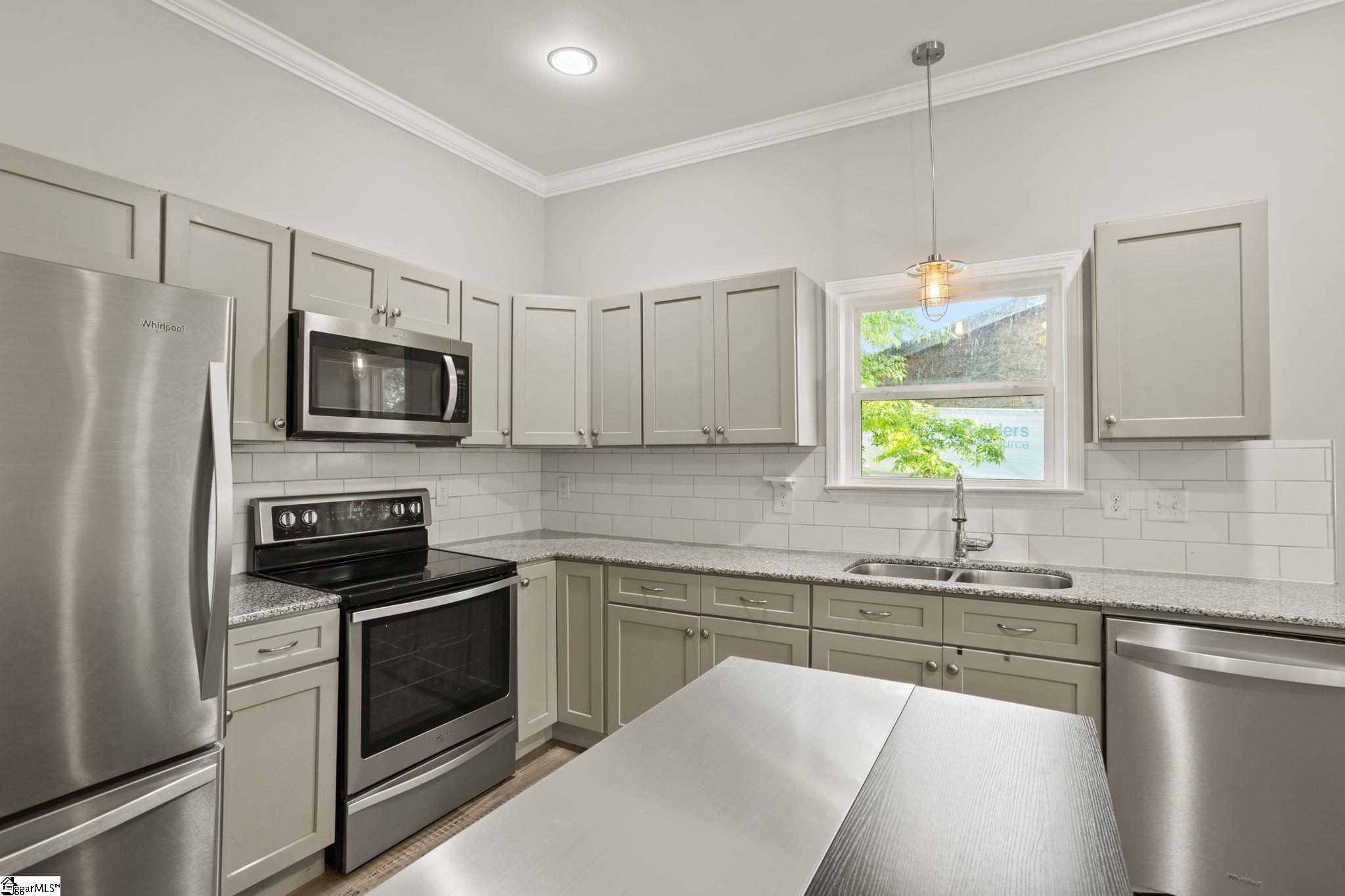 38 4th Avenue Greenville, SC 29611 - Photo 12 of 33