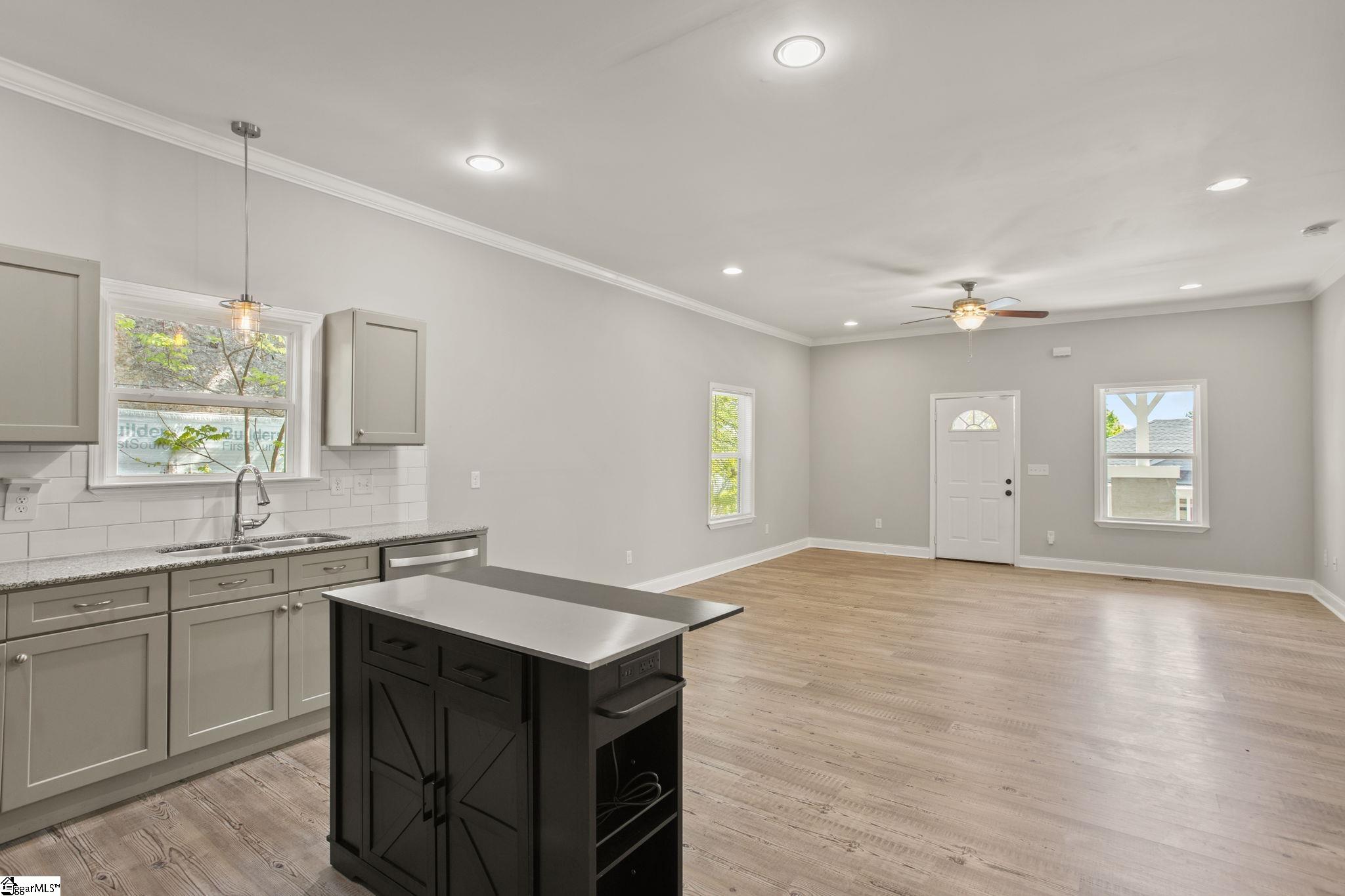 38 4th Avenue Greenville, SC 29611 - Photo 13 of 33