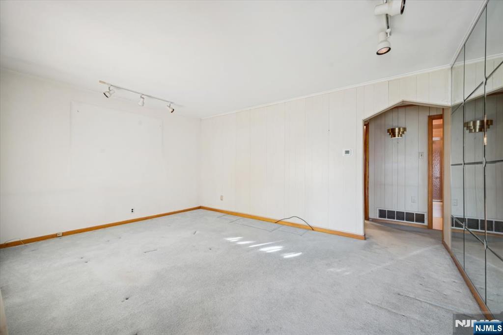 619 Lewandowski Street Lyndhurst, NJ 07071 - Photo 11 of 31