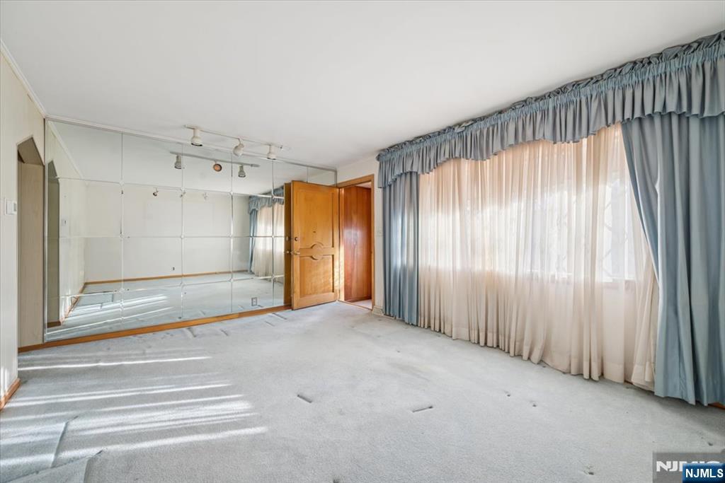 619 Lewandowski Street Lyndhurst, NJ 07071 - Photo 13 of 31