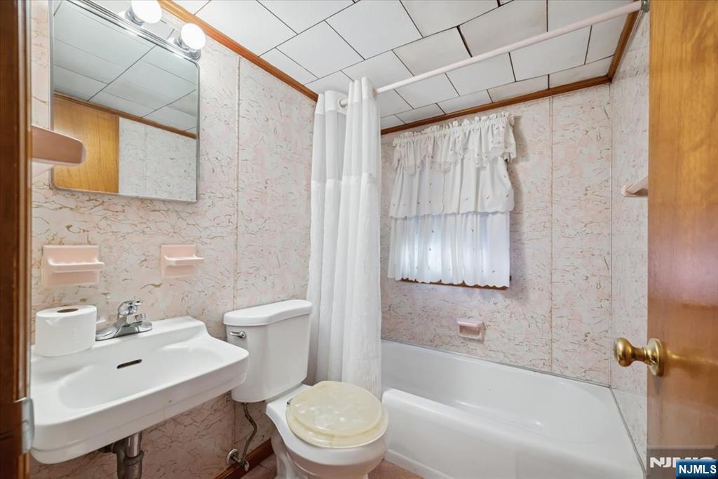 619 Lewandowski Street Lyndhurst, NJ 07071 - Photo 27 of 31