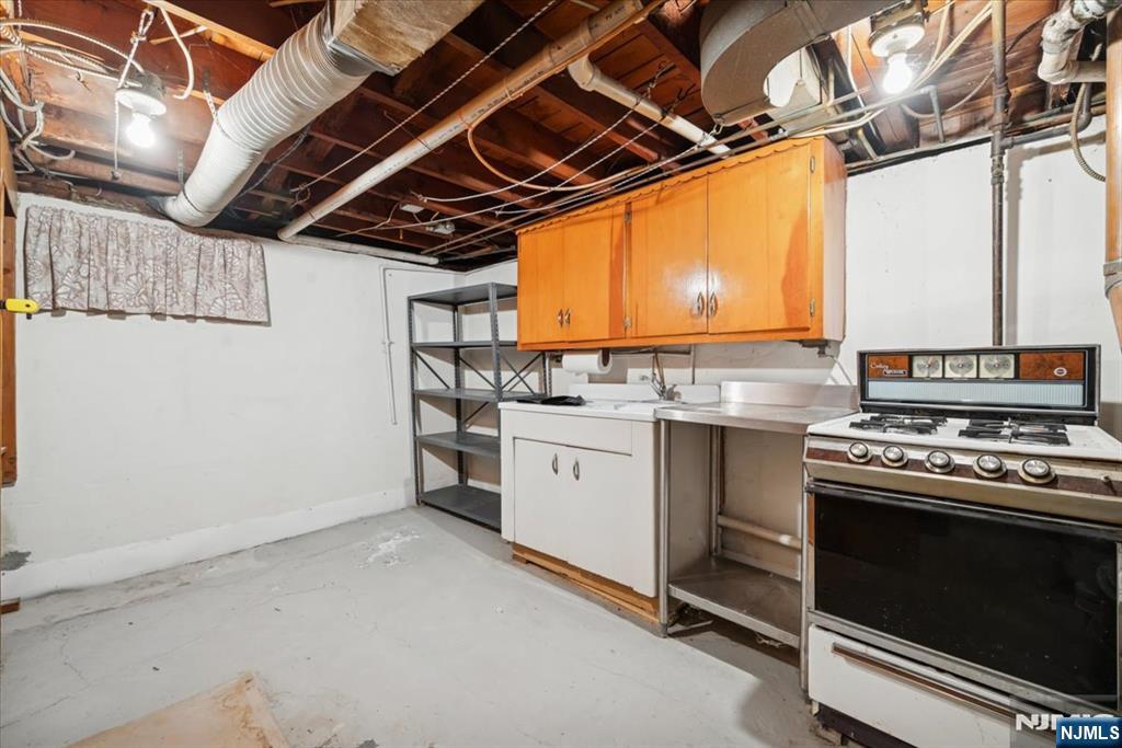 619 Lewandowski Street Lyndhurst, NJ 07071 - Photo 31 of 31