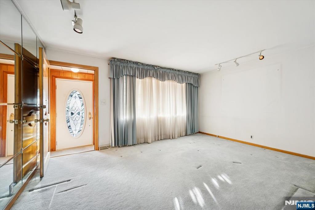 619 Lewandowski Street Lyndhurst, NJ 07071 - Photo 10 of 31