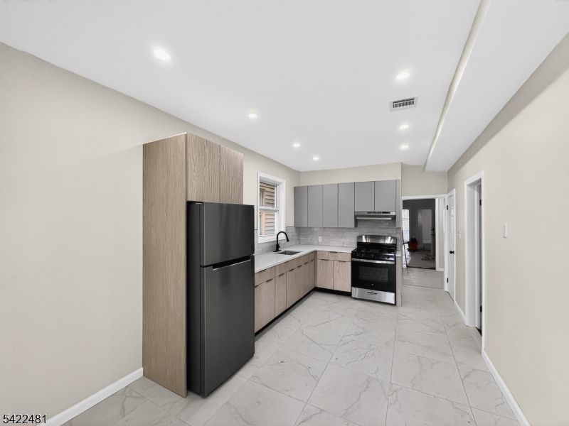 345 Walnut Street, Unit 2R Newark, NJ 07105 - Photo 27 of 41