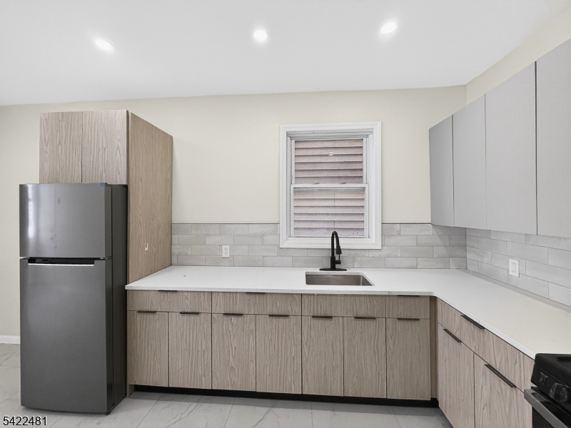 345 Walnut Street, Unit 2R Newark, NJ 07105 - Photo 31 of 41