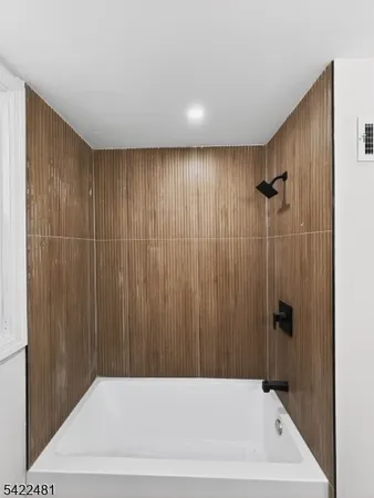 $2,964 | 345 Walnut Street, Unit 2R, Newark, NJ 07105