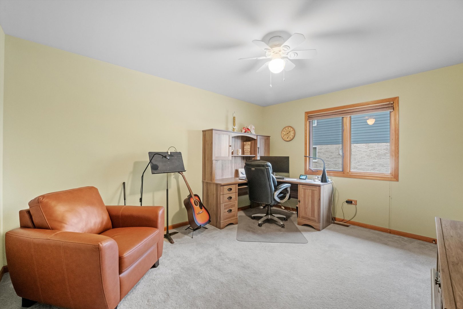 7428 Ridgefield Lane Tinley Park, IL 60487 - Photo 26 of 43 a view of a livingroom with workspace and a couch
