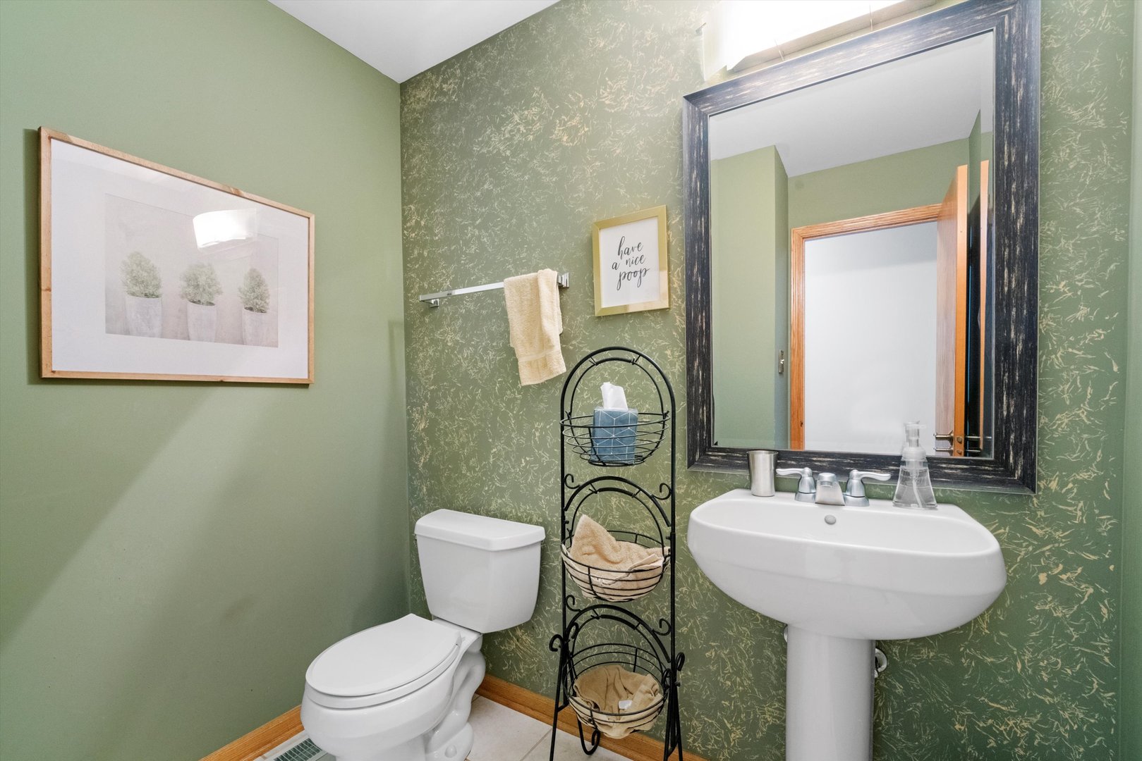 7428 Ridgefield Lane Tinley Park, IL 60487 - Photo 30 of 43 a bathroom with a toilet a sink and a mirror