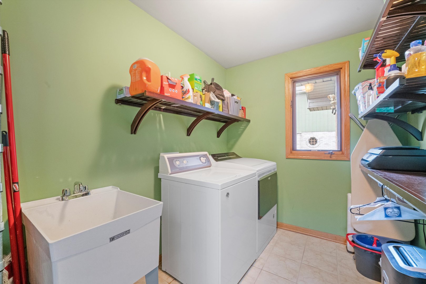 7428 Ridgefield Lane Tinley Park, IL 60487 - Photo 31 of 43 a utility room with dryer and washer