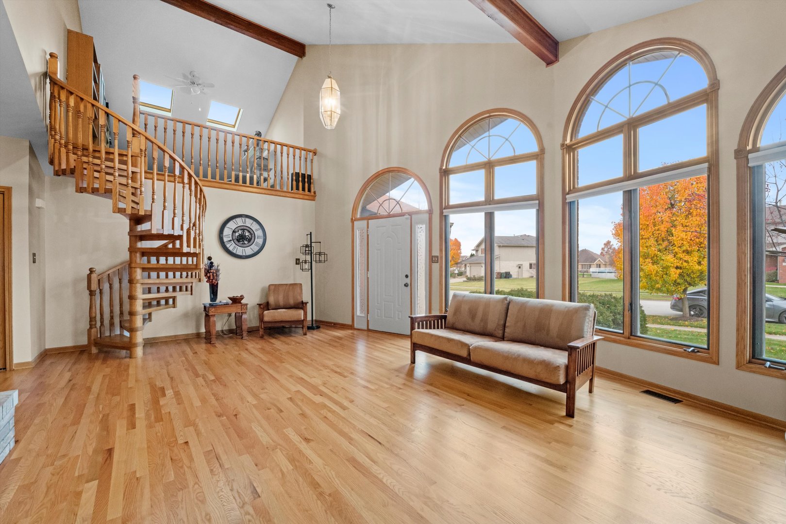 7428 Ridgefield Lane Tinley Park, IL 60487 - Photo 5 of 43 a living room with furniture and a large window