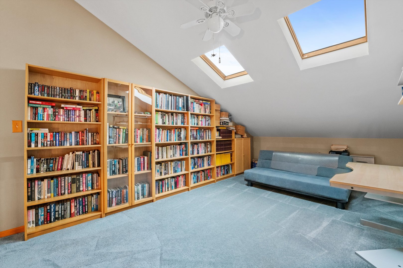 7428 Ridgefield Lane Tinley Park, IL 60487 - Photo 7 of 43 a living room with a book shelf