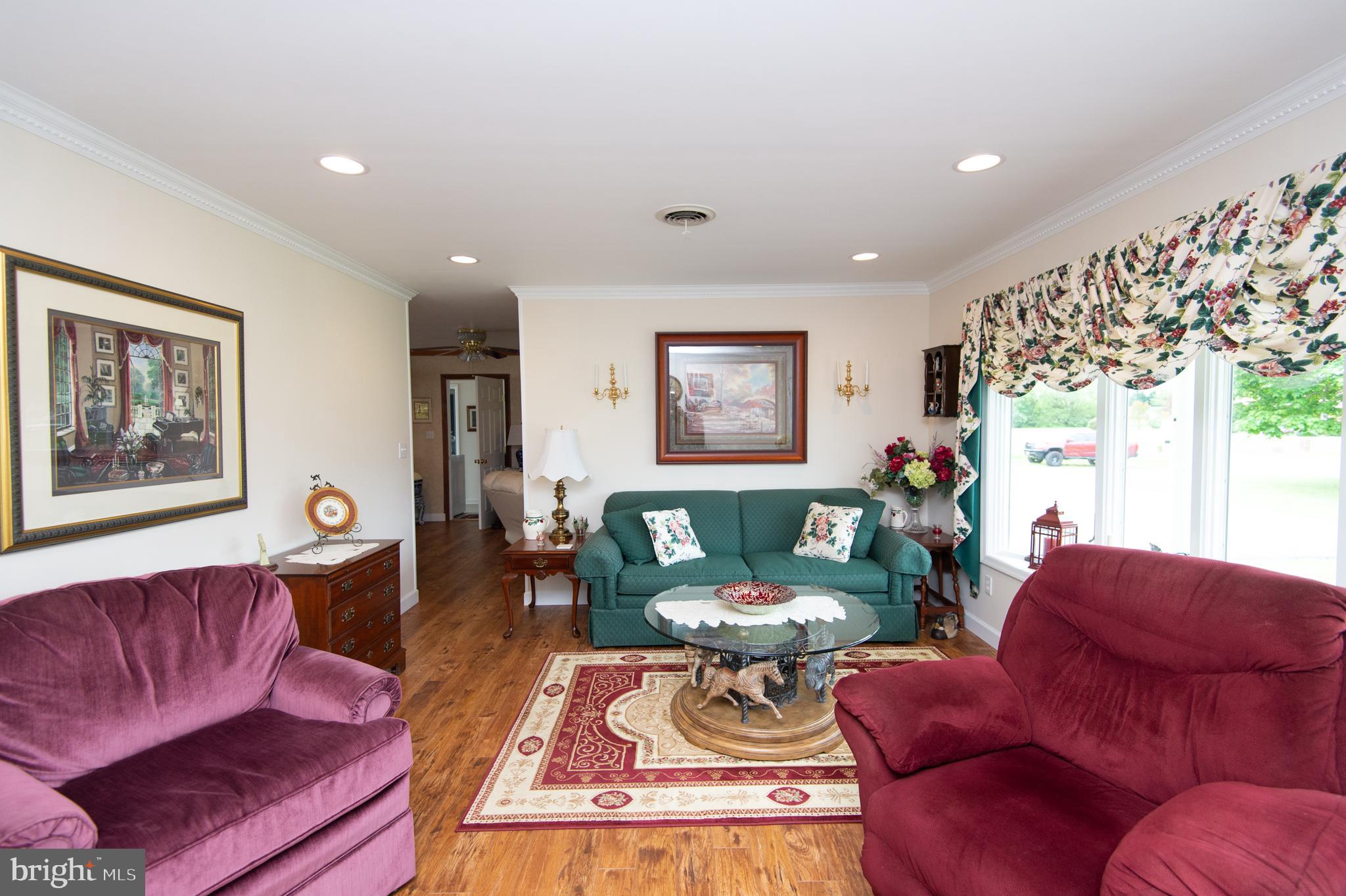 5433 Whitehall Road Cambridge, MD 21613 - Photo 6 of 54 living room