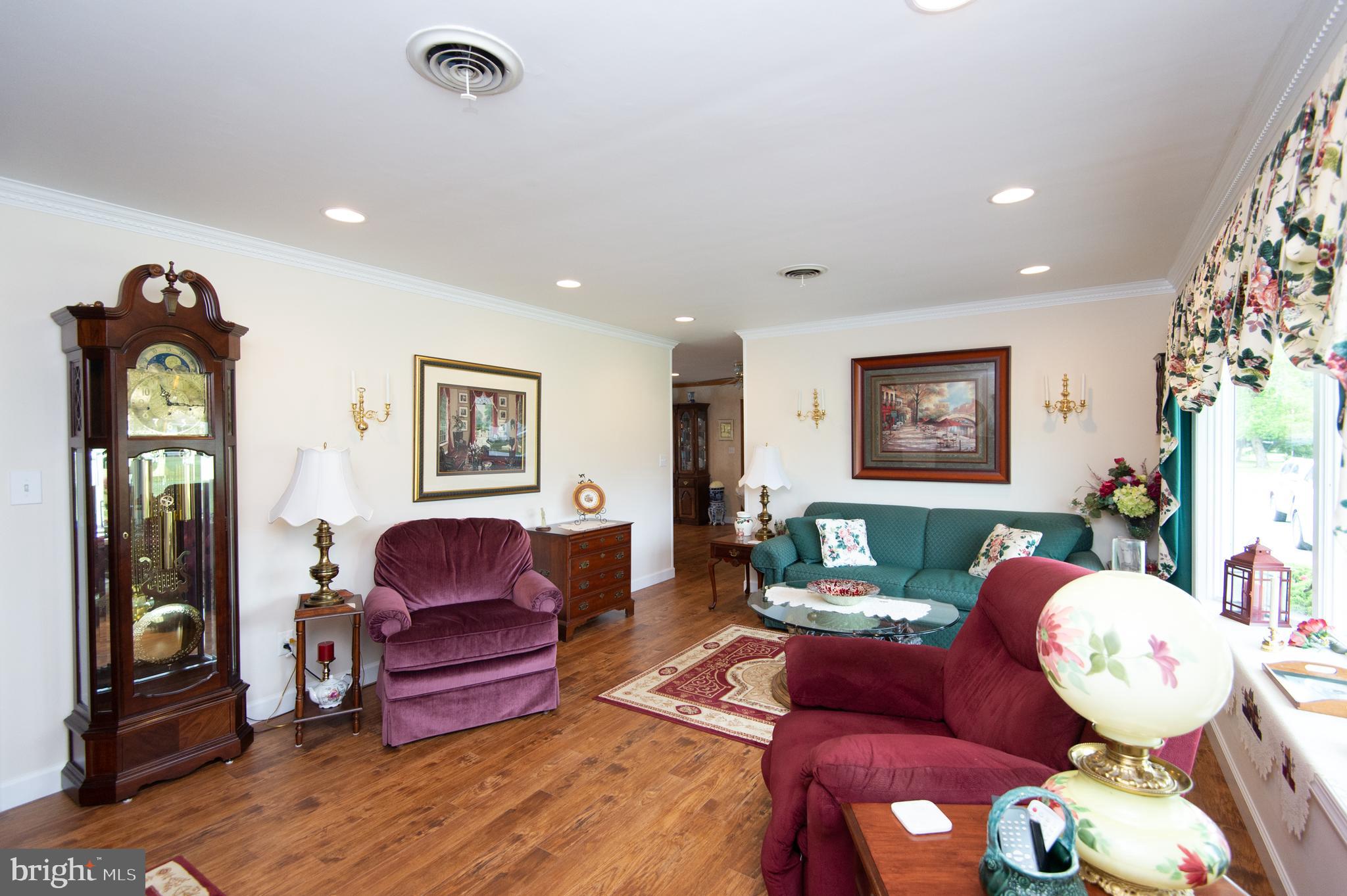 5433 Whitehall Road Cambridge, MD 21613 - Photo 7 of 54 living room