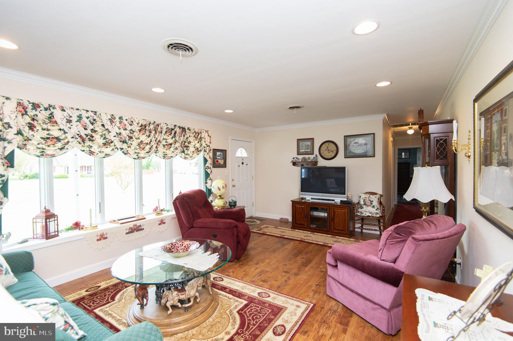 5433 Whitehall Road Cambridge, MD 21613 - Photo 8 of 54 living room