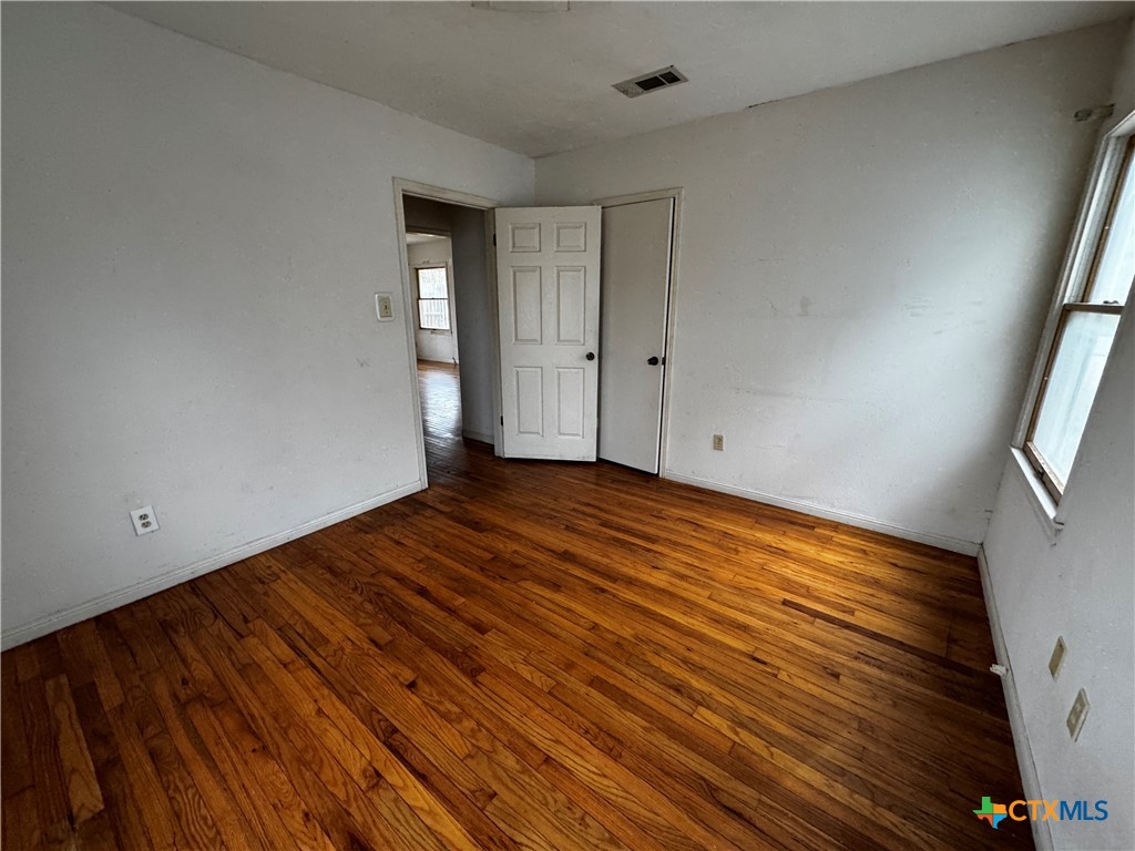 1010 South 17th Street Temple, TX 76504 - Photo 20 of 30 a view of empty room with wooden floor and fan