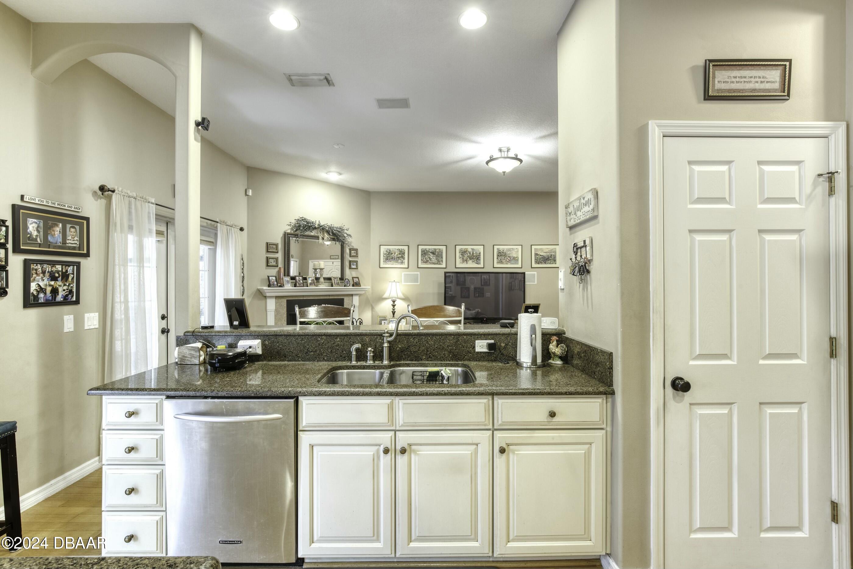 4660 Tree Top Lane Edgewater, FL 32141 - Photo 21 of 66 tempImageVmjMbh