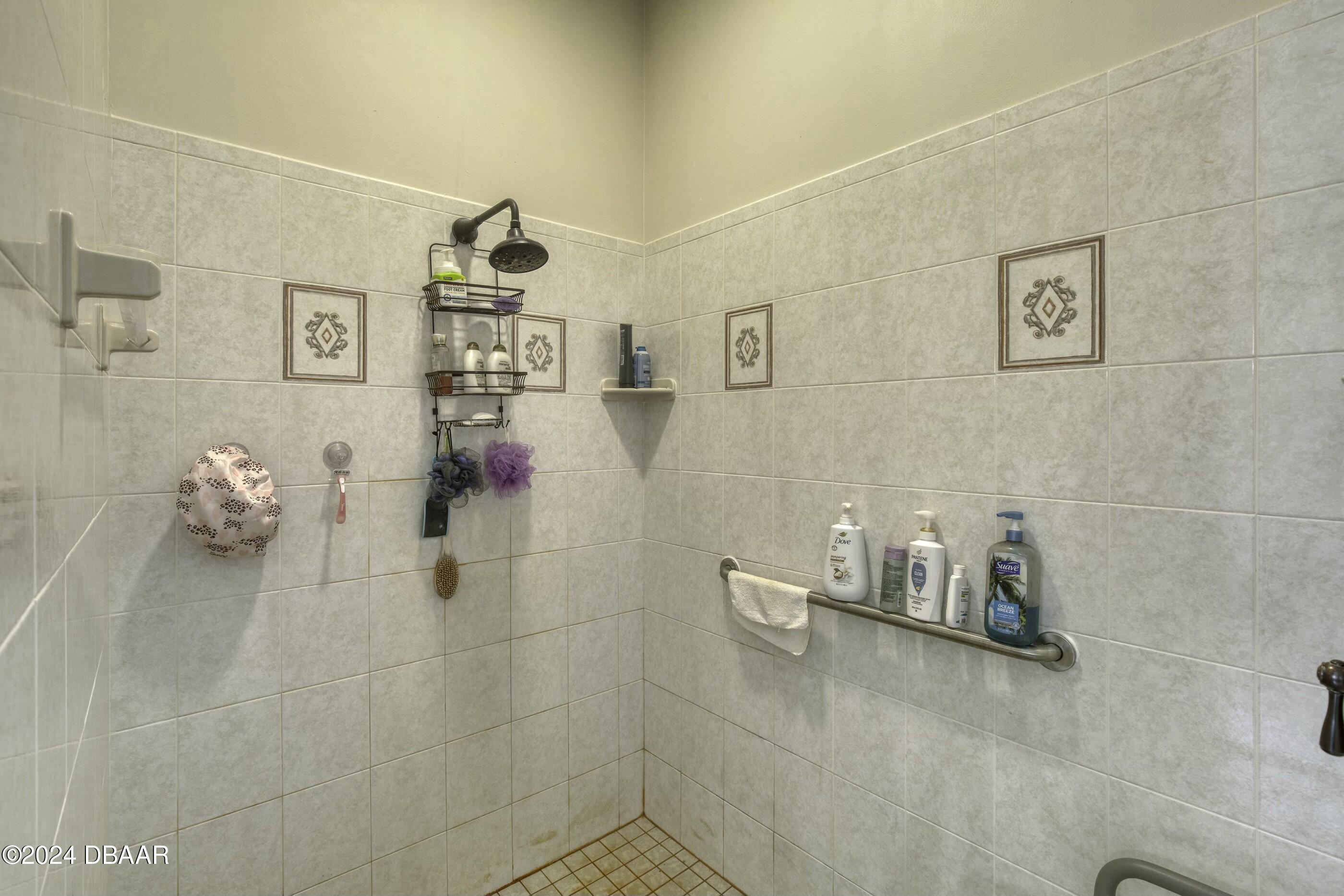 4660 Tree Top Lane Edgewater, FL 32141 - Photo 32 of 66 tempImage0UKunw
