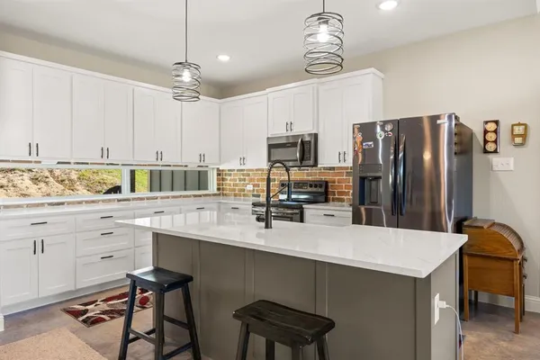 $467,500 | 1445 Lakeside Drive, Bluff Dale, TX 76433