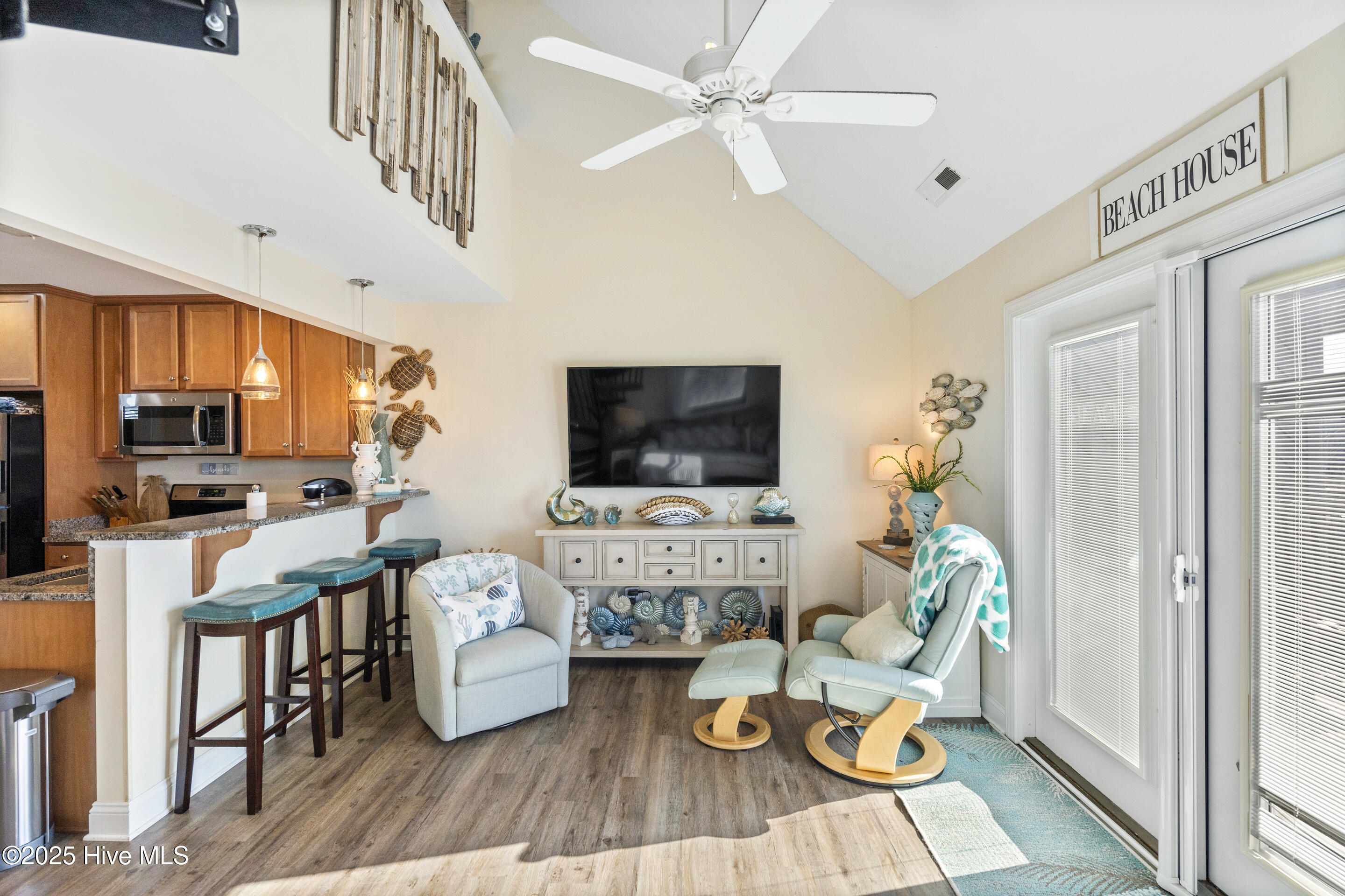 886 New River Inlet Road, Unit 41 North Topsail Beach, NC 28460 - Photo 7 of 34 Living Room