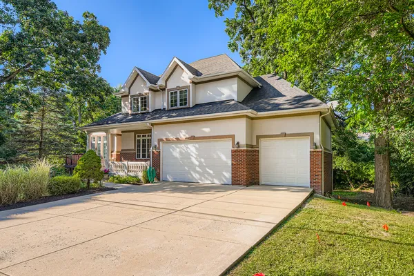$1,034,000 | 6441 Blackhawk Trail, Indian Head Park, IL 60525