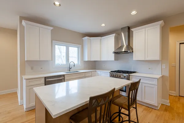 $1,034,000 | 6441 Blackhawk Trail, Indian Head Park, IL 60525