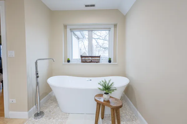 $1,034,000 | 6441 Blackhawk Trail, Indian Head Park, IL 60525
