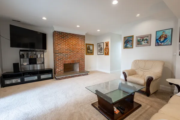 $1,034,000 | 6441 Blackhawk Trail, Indian Head Park, IL 60525