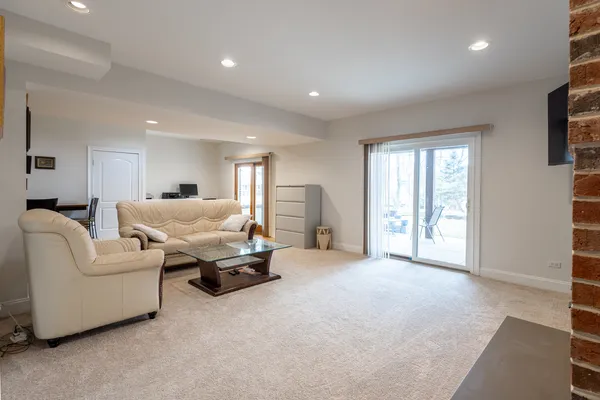 $1,034,000 | 6441 Blackhawk Trail, Indian Head Park, IL 60525