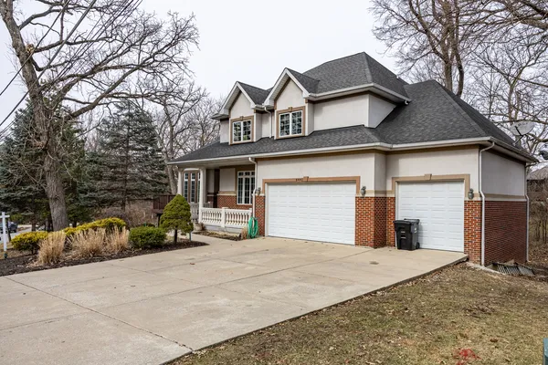 $1,034,000 | 6441 Blackhawk Trail, Indian Head Park, IL 60525