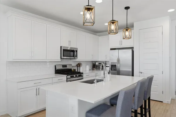 $3,000 | 5935 South Coyote Canyon, Mesa, AZ 85212