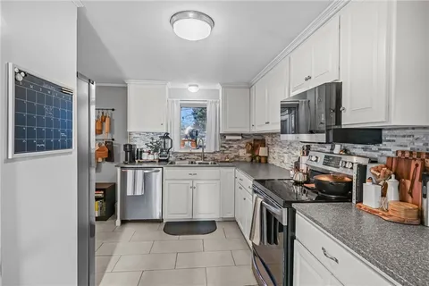 $399,900 | 55 Columbia Avenue, Coventry, RI 02816