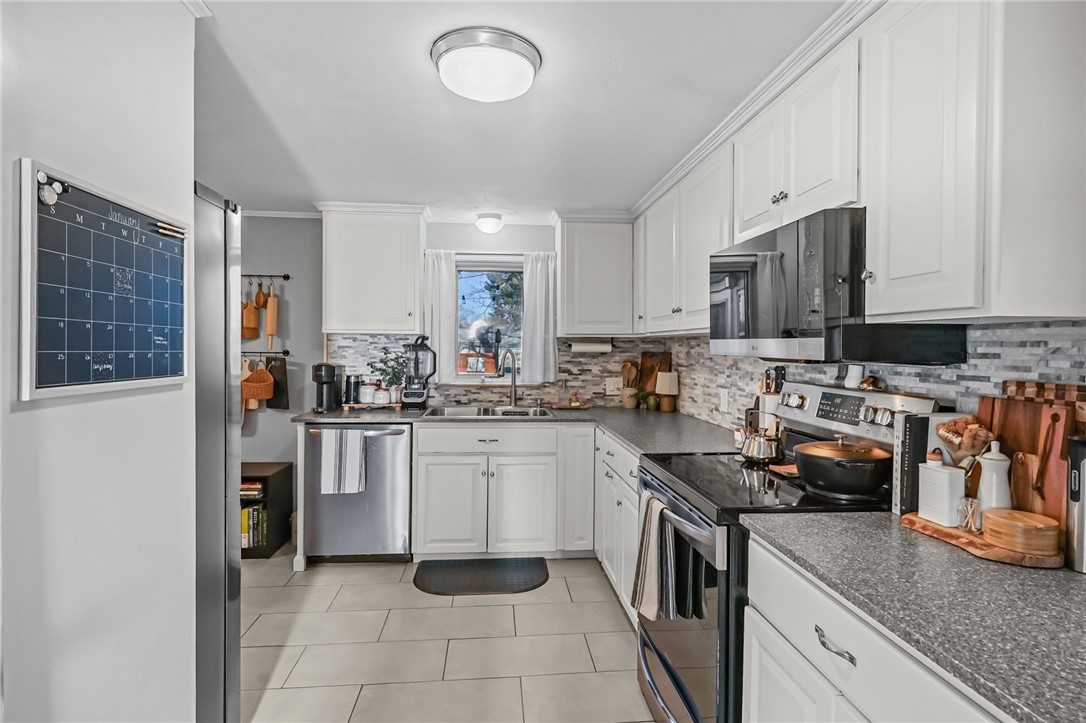 55 Columbia Avenue Coventry, RI 02816 - Photo 7 of 30