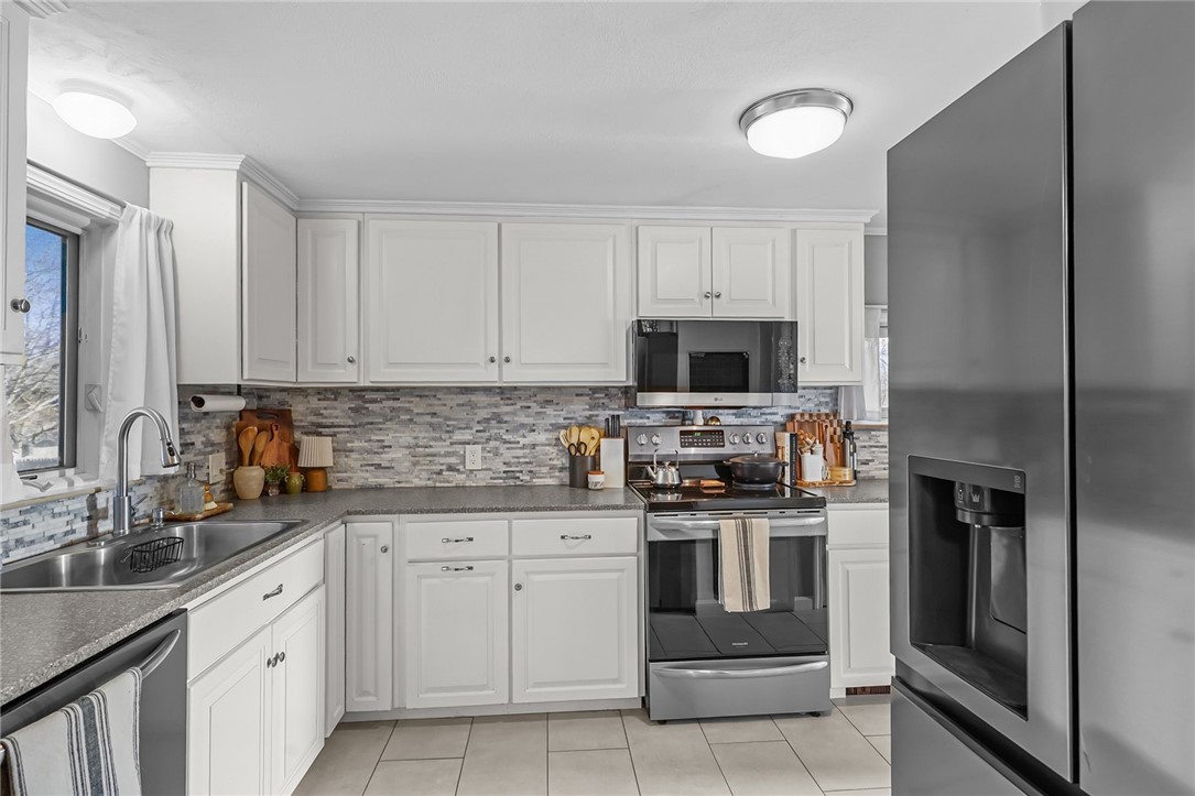 55 Columbia Avenue Coventry, RI 02816 - Photo 9 of 30