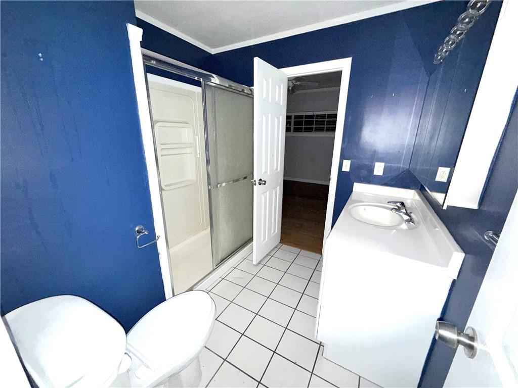 437 Orchard Lane Sandersville, GA 31082 - Photo 18 of 34 a bathroom with a sink and mirror