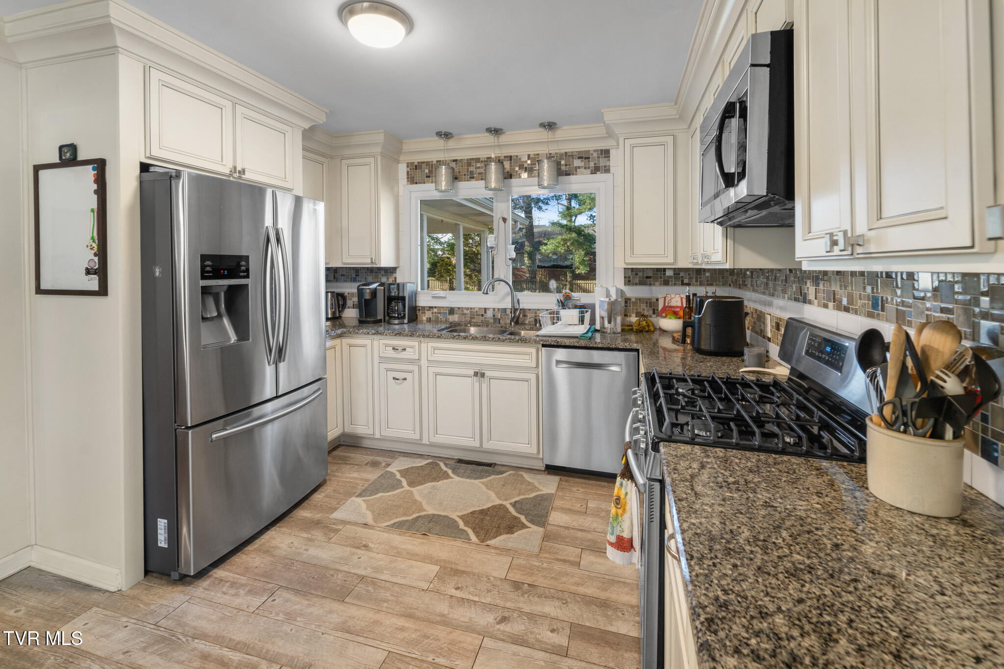 159 Edgemont Terrace Southwest Abingdon, VA 24210 - Photo 3 of 55 DSC03887